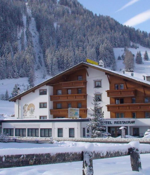 Hotel außen Winter